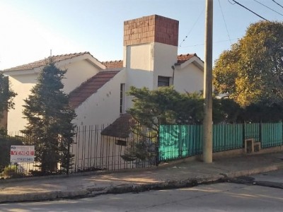 Dos Chalets Oportunidad Jose Muñoz a cuadras centro